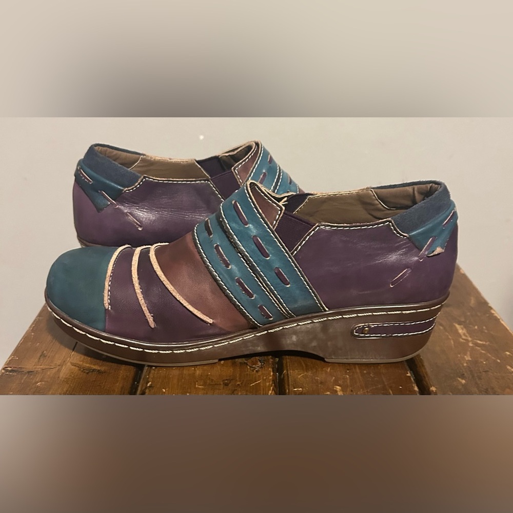 L'Artiste by Spring Step Burbank or Sherbet hand-painted leather clogs